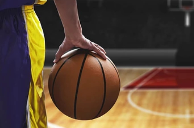 NBA流言：篮网被视为从湖人挖走奥斯汀·里夫斯的潜在竞争者，合同可达1.8亿美元