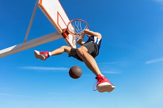 国王队三年内交易两位核心控卫,他们随后连续两年闯入NBA总决赛